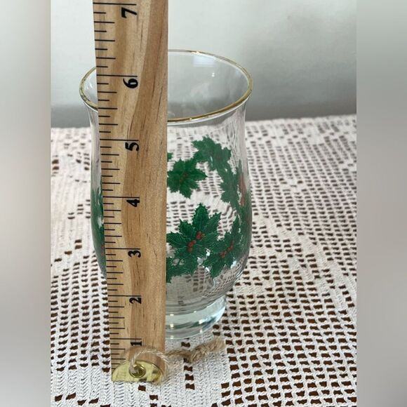 Set of two vintage Holly and Berries drinking glasses || vintage water glasses - Picture 9 of 13
